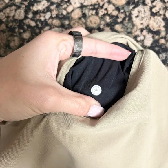 Lululemon Mens Commission Shorts 9” Beige Size 34 Golf Chino Shorts Warpstreme - Picture 6 of 7